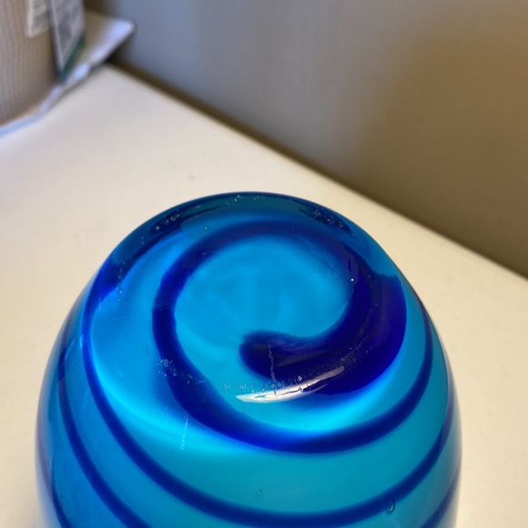 Hand Blown Handkerchief Vase - Picture 5 of 6